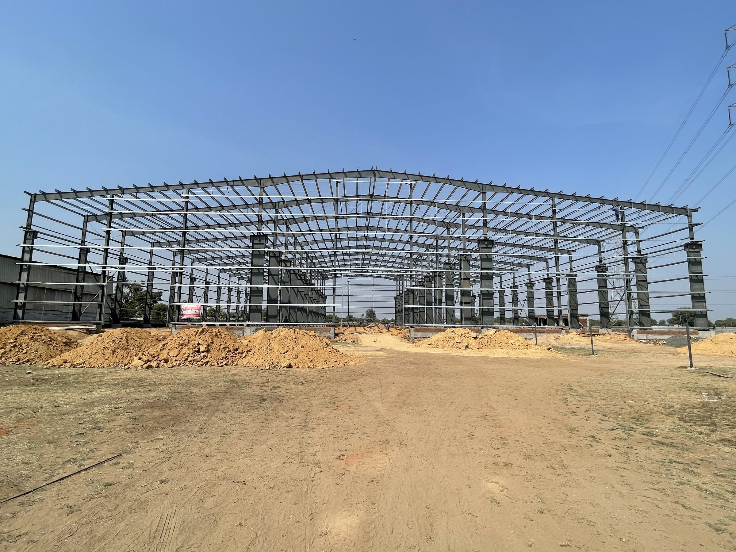 PEB steel frame with tapered columns and purlins during erection